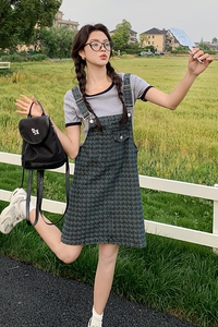 韩版俏皮减龄牛仔背带裙女2025夏季新款法式宽松显瘦印花a字短裙图片