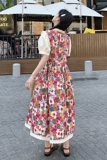 多巴胺穿搭无袖v领碎花连衣裙女夏2025年新款宽松背心裙两件套装，女装套装/套裙，依依服饰
