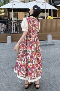 多巴胺穿搭无袖v领碎花连衣裙女夏2025年新款宽松背心裙两件套装图片