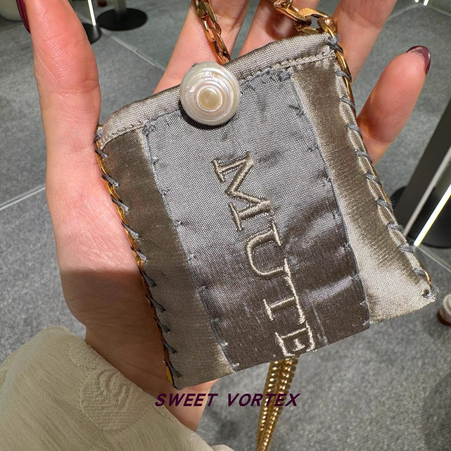 Mutedance 24秋冬 新品深灰色真丝迷你单肩包