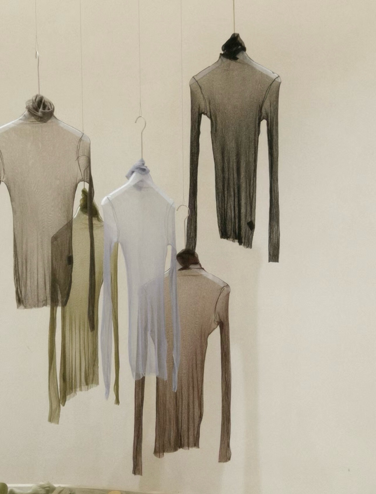 Cortana真丝透纱高领打底