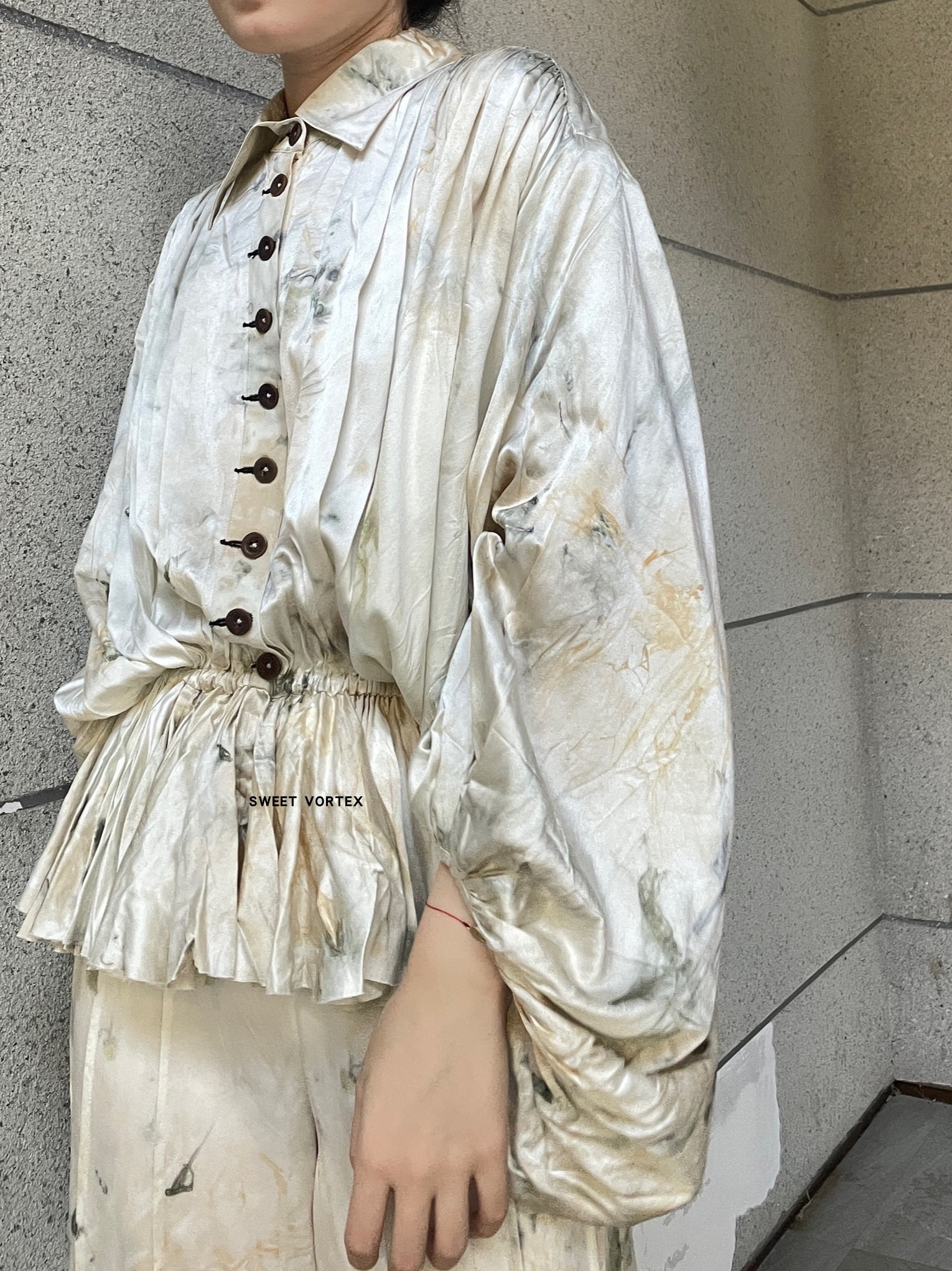 Mutedance脏白色收腰褶皱上衣