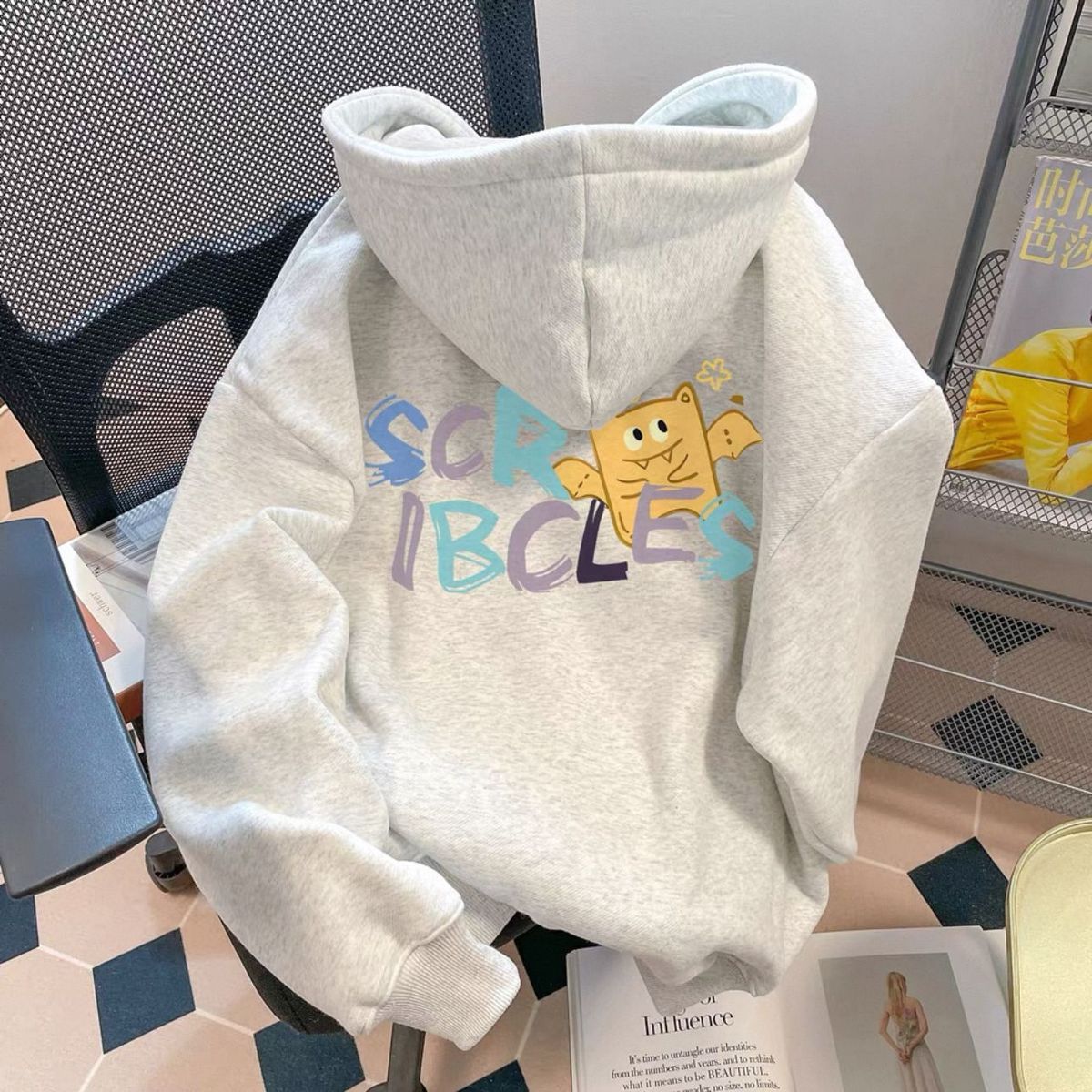 银狐绒秋冬季涂鸦字母印花连帽卫衣男女学生宽松休闲ins潮流上衣