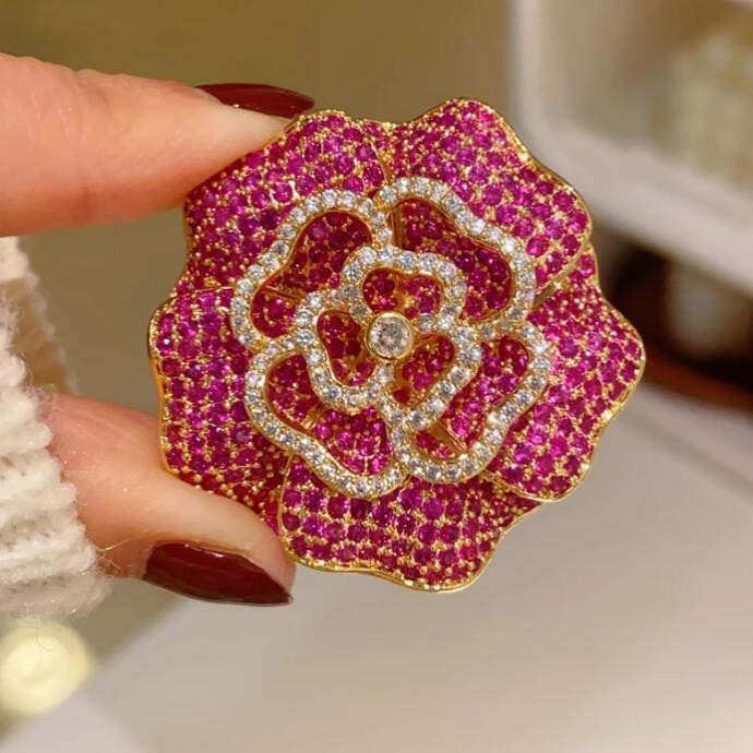 轻奢香风气质红色水钻高档山茶花胸针精致胸花玫瑰花西装配饰别针,饰品/流行首饰/时尚饰品新,胸针,淘宝优惠券,粉丝福利购,淘宝优惠卷