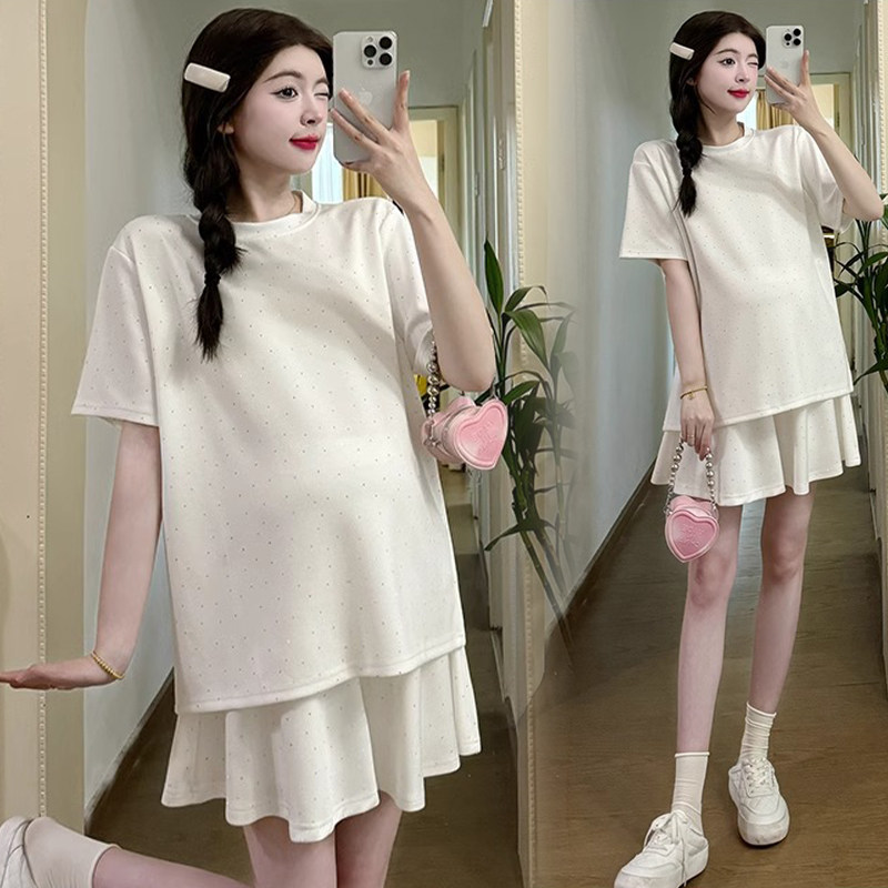 임산부 여름 패션 슈트 패셔너블하고 트렌디한 외출 2024 새로운 반팔 상의 여성용 여름 반바지 투피스 세트