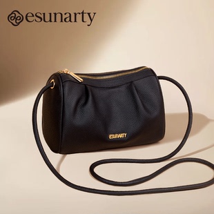 真皮斜挎小包包女2026新款通勤女包时尚圆筒包头层牛皮单肩枕头包