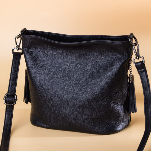 真皮简约百搭斜挎水桶包