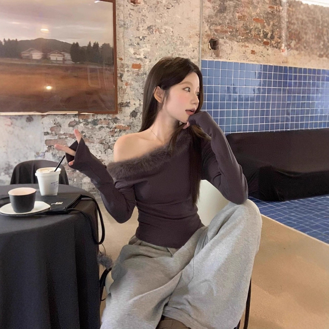 纯欲辣妹性感一字肩毛毛上衣女秋冬斜肩长袖t恤显身材打底衫内搭,女装/女士精品,T恤,淘宝优惠券,粉丝福利购,淘宝优惠卷