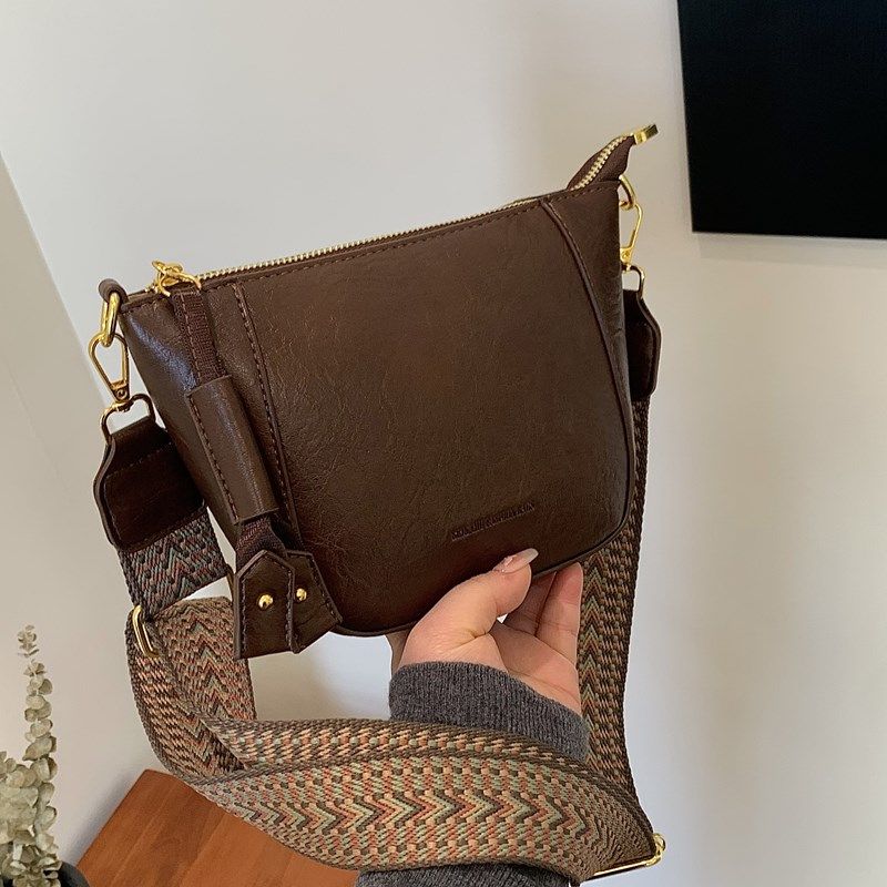 超火小包包女式2025新款春季洋气复古腋下贝壳包高级感单肩斜挎包,箱包皮具/热销女包/男包,通用款女包,淘宝优惠券,粉丝福利购,淘宝优惠卷