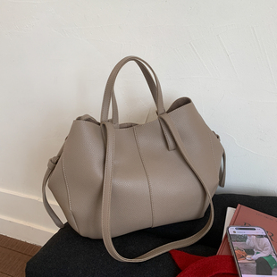 大容量包包女式2026新款超火小众洋气通勤托特包高级感百搭单肩包