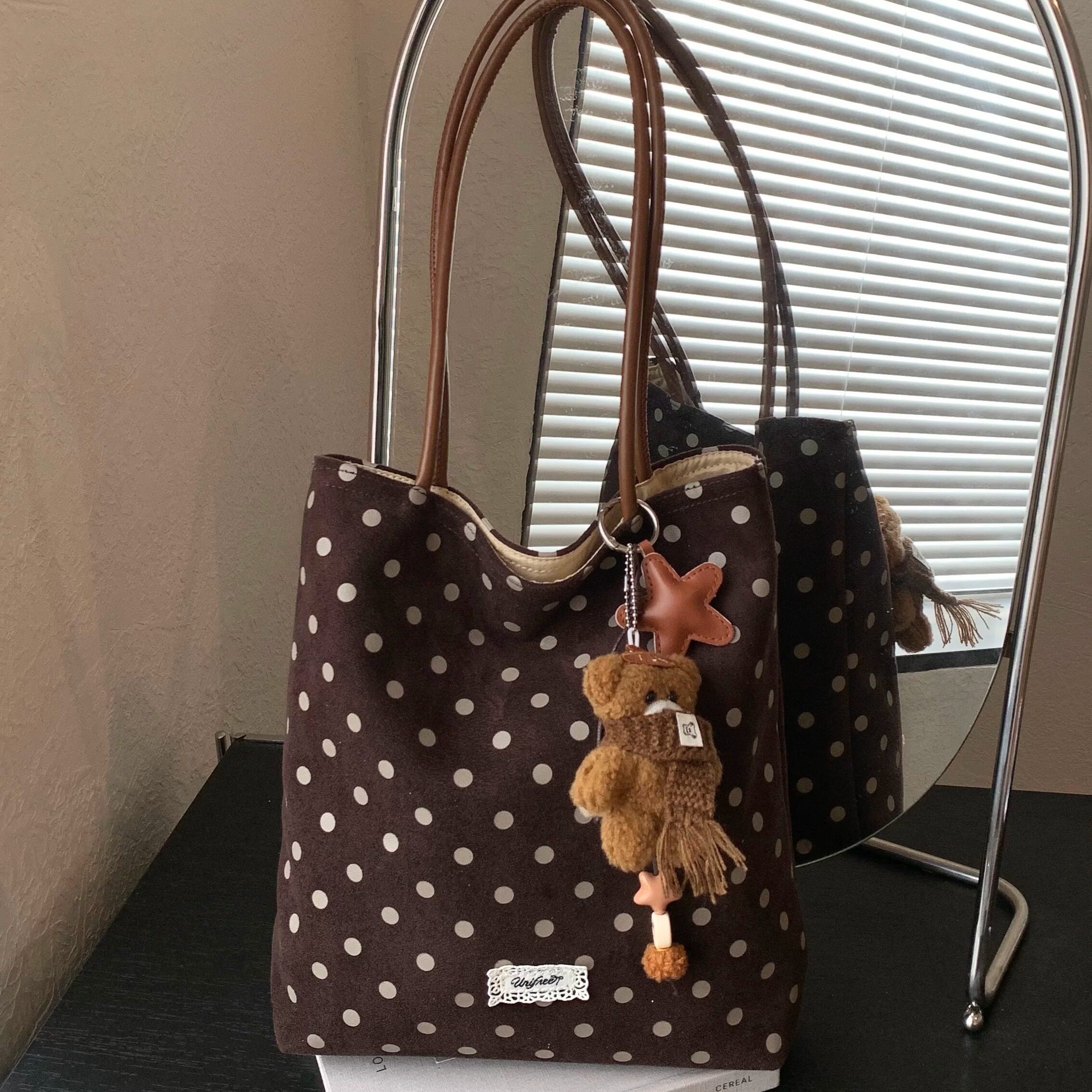 休闲风轻便简约波点单肩包包女2026新款时尚个性百搭流行手提女包