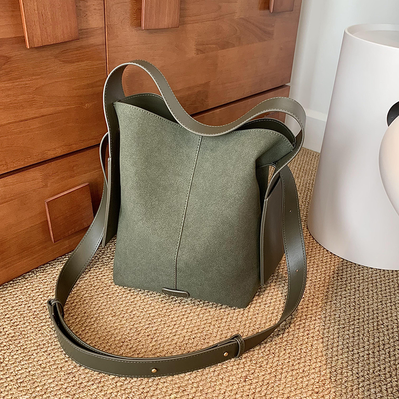 LAOYJA大容量慵懒风腋下水桶包