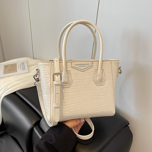 LAOYJA高级感鳄鱼纹小众菜篮子包