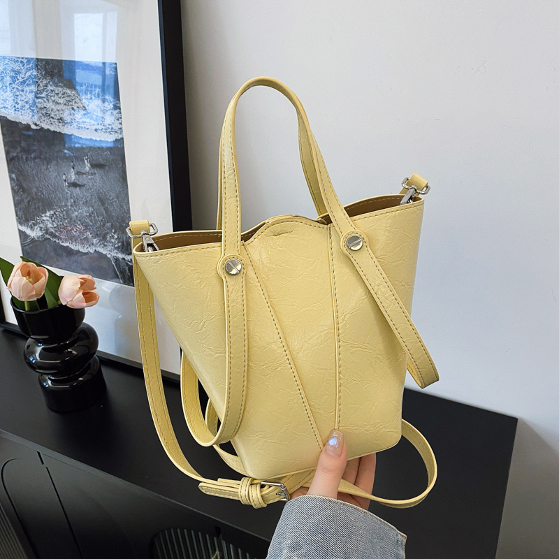 LAOYJA高级感复古小众斜挎水桶包