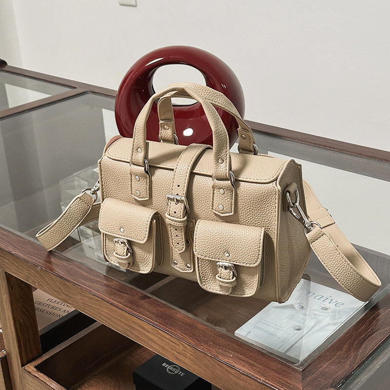 今年流行爆款包包女式2025新款超火手提机车包洋气百搭单肩斜挎包