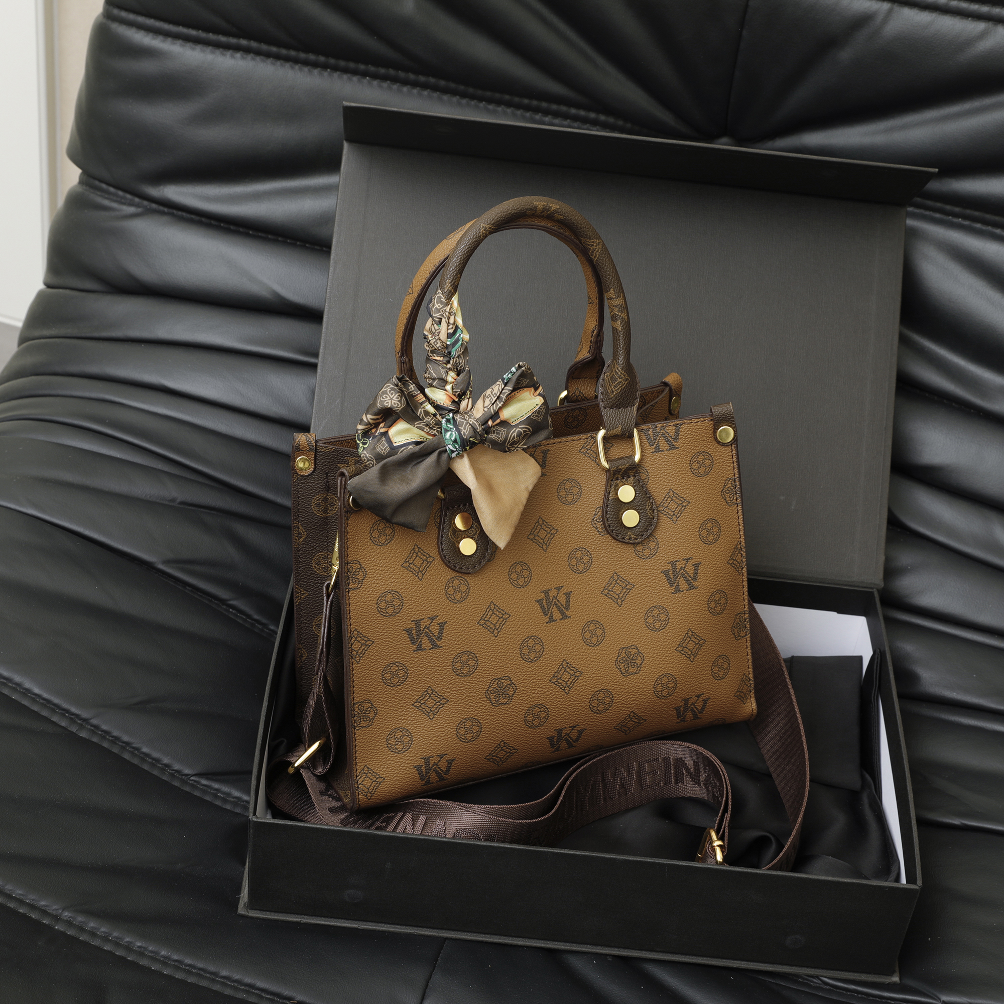 经典款老花手提包2025新款洋气女士通勤斜挎包个性时尚宽肩带女包