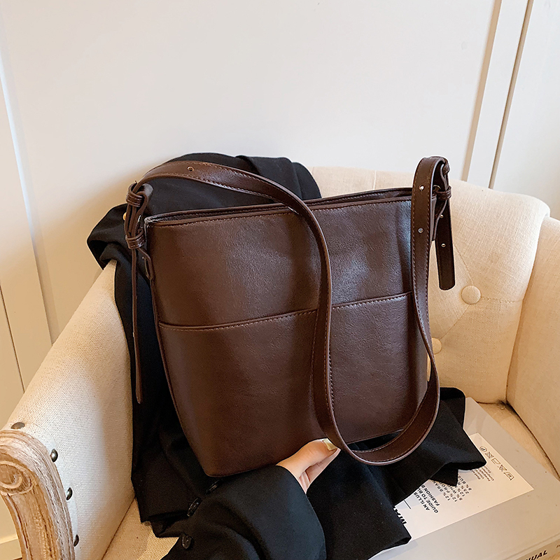 LAOYJA高级感复古小众斜挎水桶包