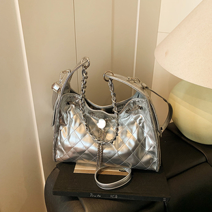 大容量包包女式2025新款超火小香风菱格链条托特包百搭单肩斜挎包