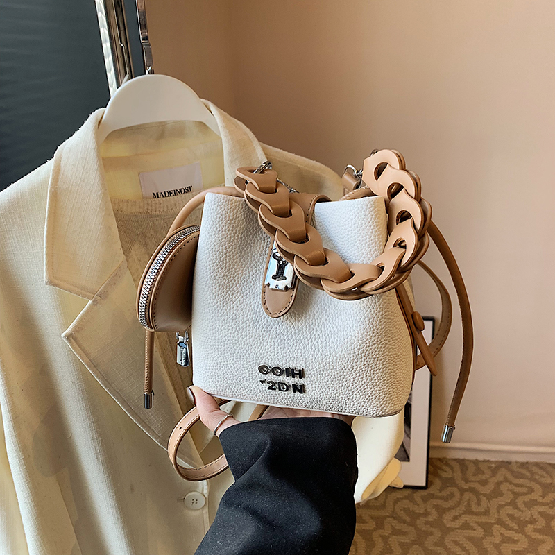 LAOYJA高级感复古小众斜挎水桶包