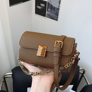 轻奢小众高级感包包女2025新款休闲小众百搭单肩斜挎包复古枕头包