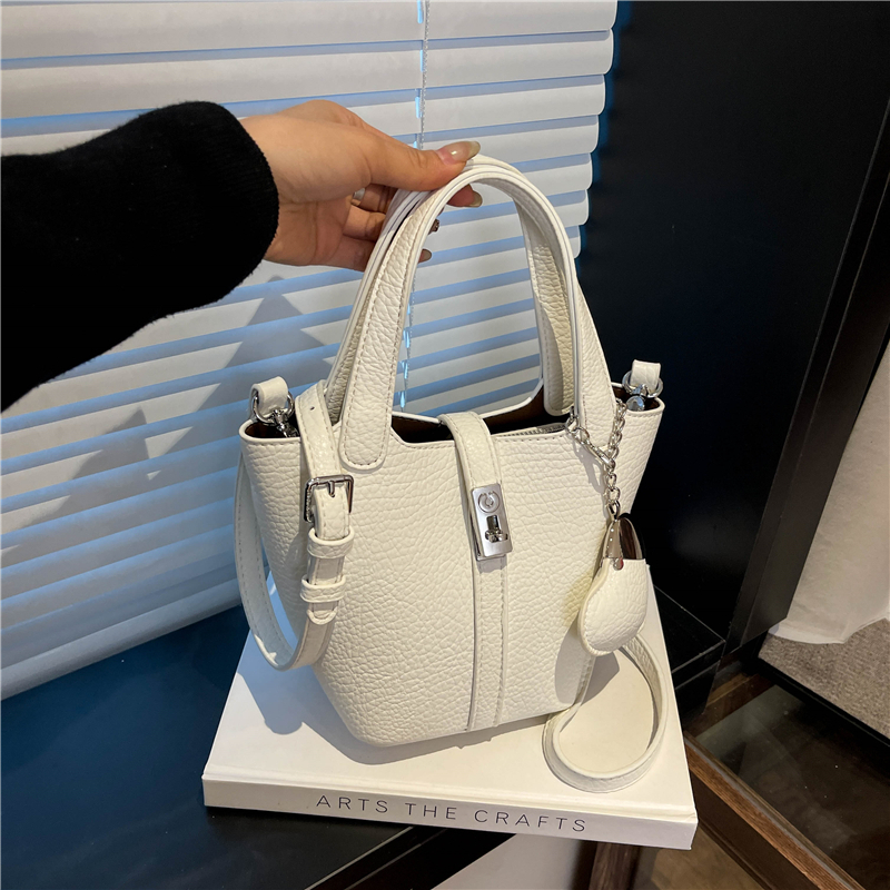 LAOYJA高级感复古小众单肩斜挎包