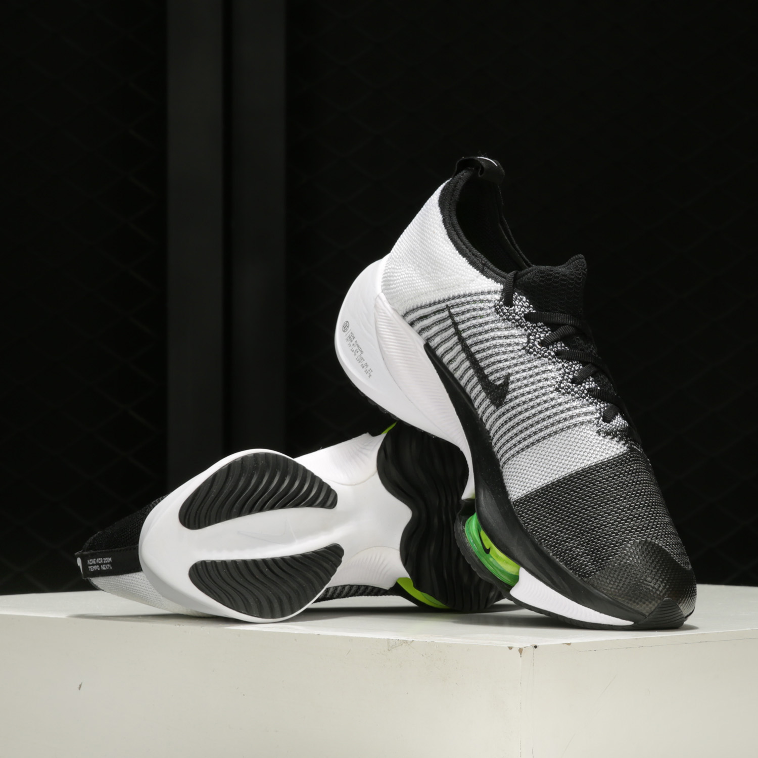 AIRZOOM耐克缓震透气跑步鞋