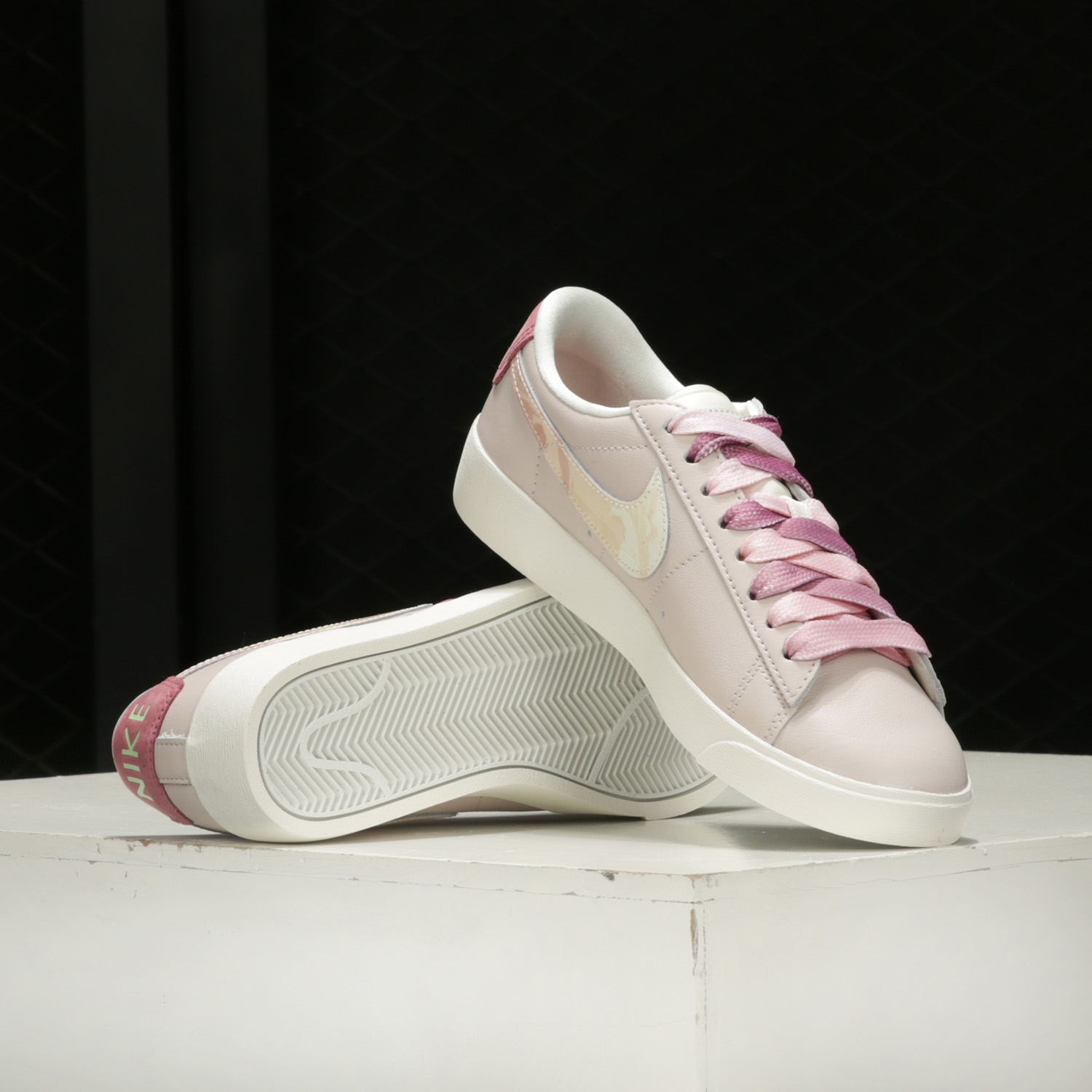 Nike/耐克正品BLAZER LOW LX 女子运动鞋板鞋季节限定 CZ8688-666