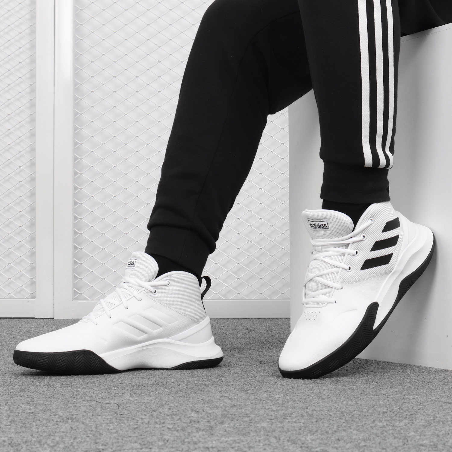 Adidas/阿迪达斯正品 新款男子高帮运动缓震耐磨篮球鞋EE9631