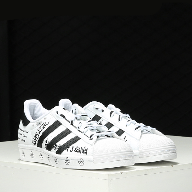 阿迪达斯三叶草男女休闲板鞋