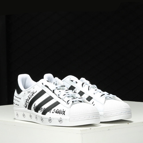 阿迪达斯三叶草男女休闲板鞋