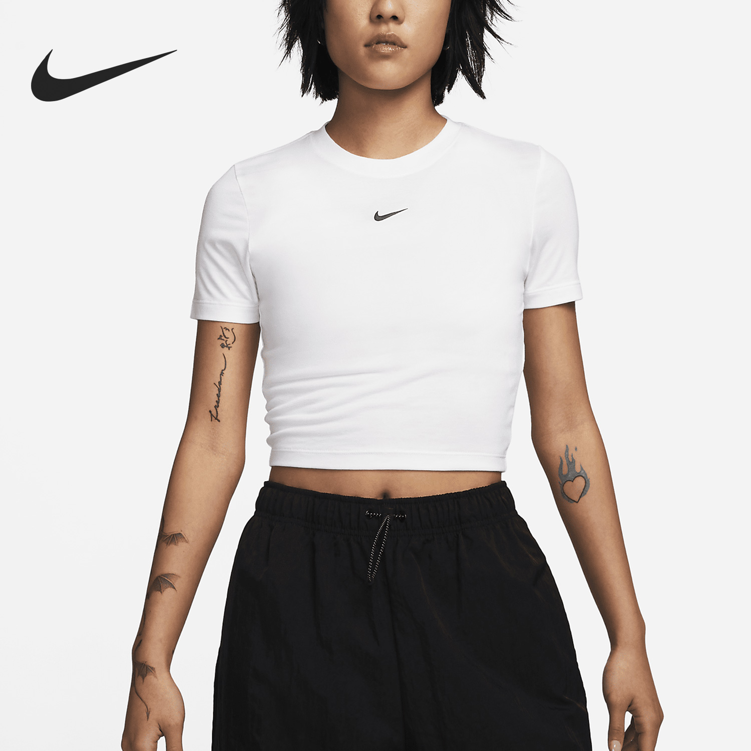 Nike/耐克修身短款短袖