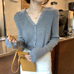 针织衫v领开衫女2025新款黑色薄款打底上衣秋季灰色内搭毛衣外套
