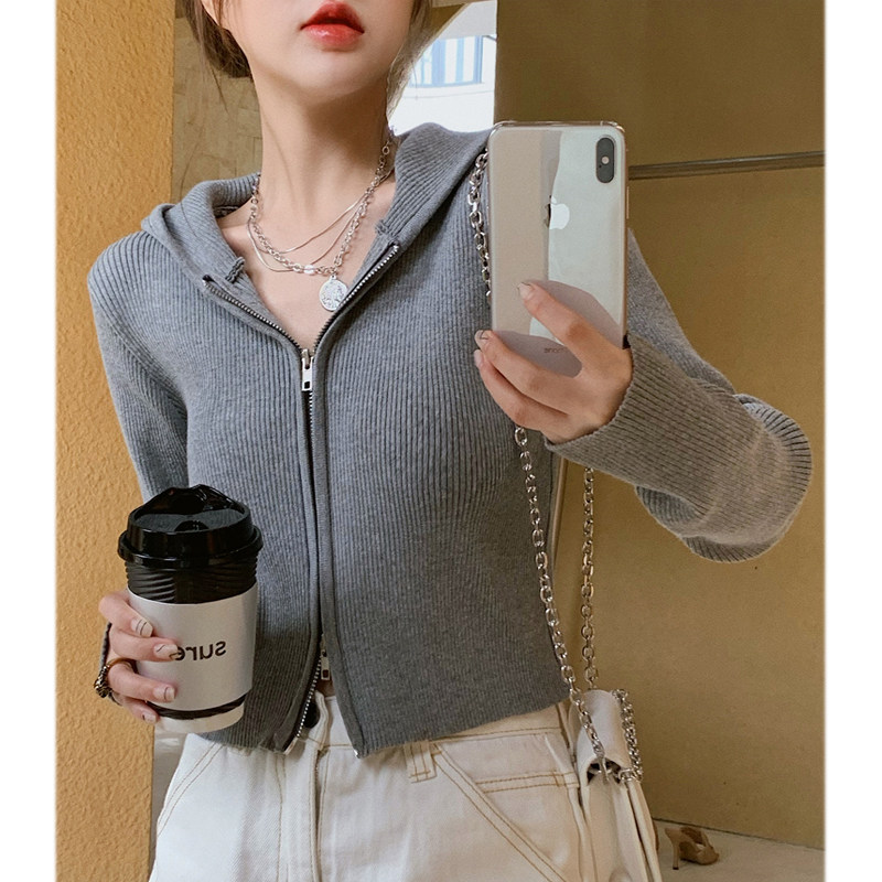 灰色连帽针织衫女拉链开衫2025秋冬新款短款上衣带帽修身毛衣外套
