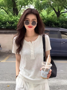 慵懒风松弛感白色亨利领短袖t恤女微胖MM夏季宽松设计感纽扣上衣