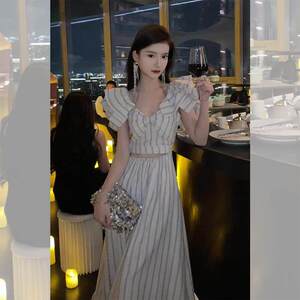 法式纯欲甜辣妹漏腰连衣裙女新款海边度假条纹假两件小飞袖长裙子
