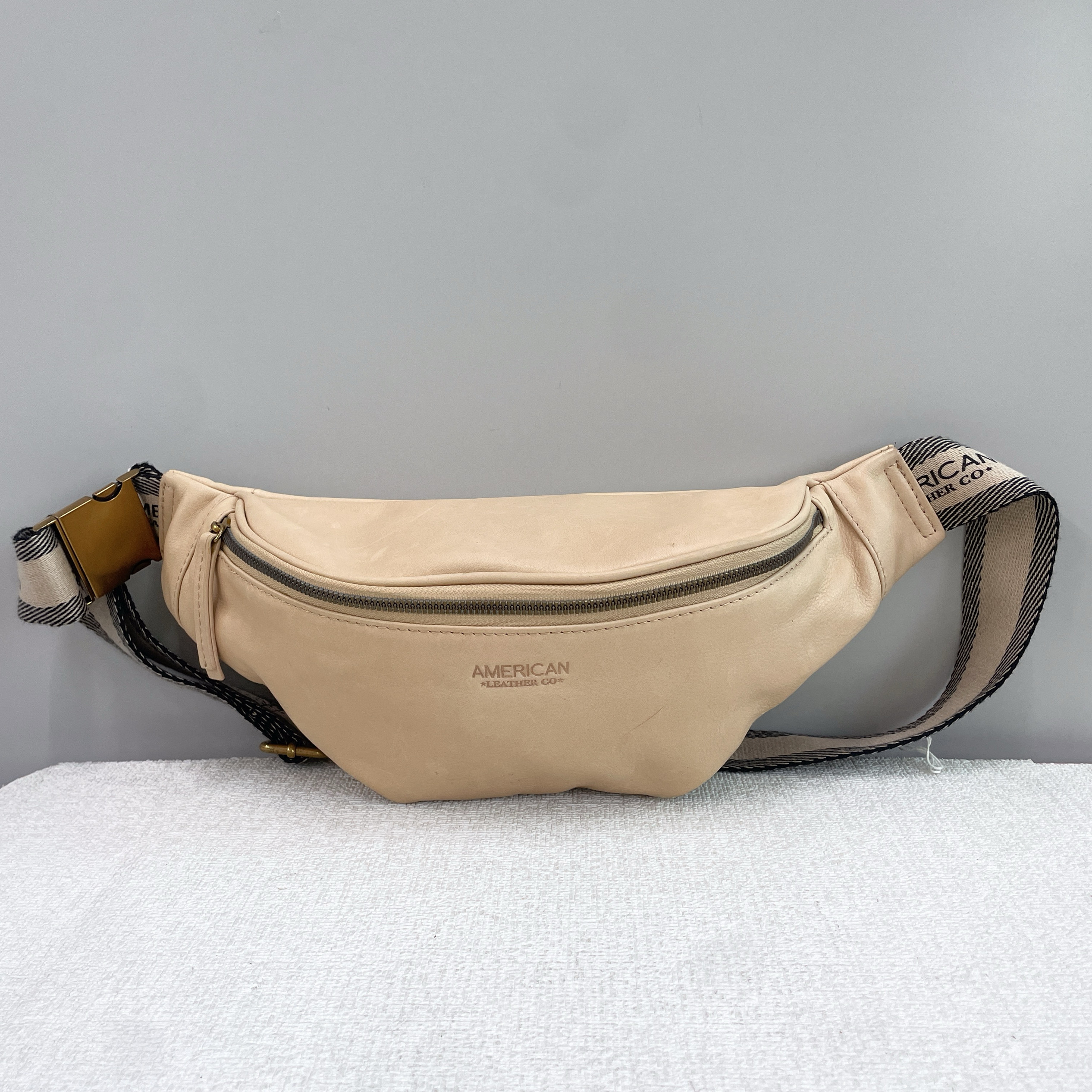 外贸样板包出美国AMERICANLEATHERCO柔软细腻纯牛皮斜挎包腰包