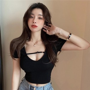 显胸纯欲辣妹高腰短款 t恤女 露脐心机V领锁骨上衣小众紧身性感短袖