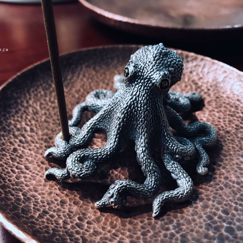 原创八方纳财香插摆件