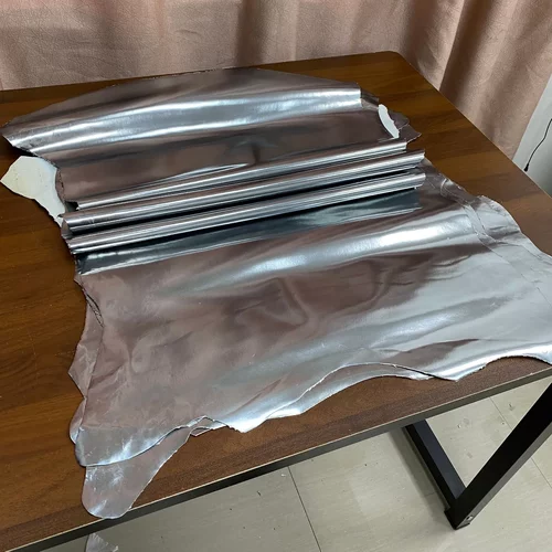 进口 A 级银色金属高光头层羊皮软质整张真皮箱包手袋鞋履皮具