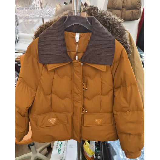 通勤风翻领拼接撞色羽绒服