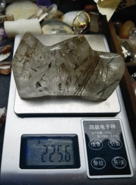 天然绿发晶原石雕刻笔架笔搁摆件标本重225.6克一图一物