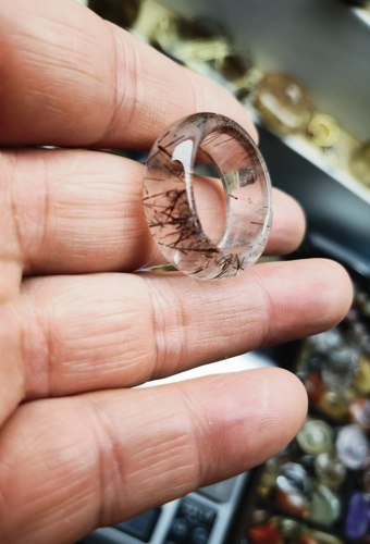 天然铜发晶原石手工雕刻板指戒指圈口20条宽9.2重6.8克