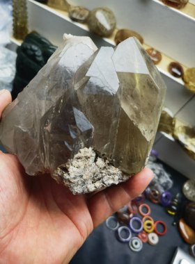 天然钛晶金发晶原石晶族摆件标本尺寸122.8*105.6*82.3重979.5克