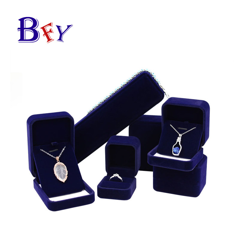 宝蓝天鹅绒布珠宝首饰盒戒指盒情侣对戒盒吊坠项链盒手镯手链盒在类目 饰品/流行首饰/时尚饰品新, 首饰收纳, 首饰盒中 - 来自Buy2taobao.com提供专业的淘宝代购服务