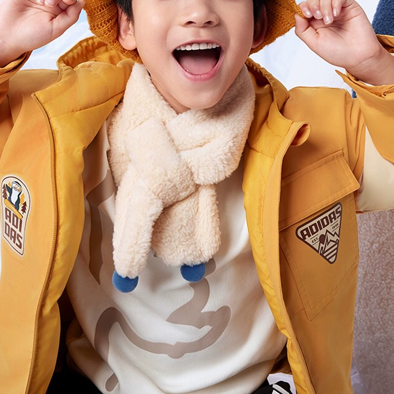 阿迪达斯正品儿童连帽羽绒服