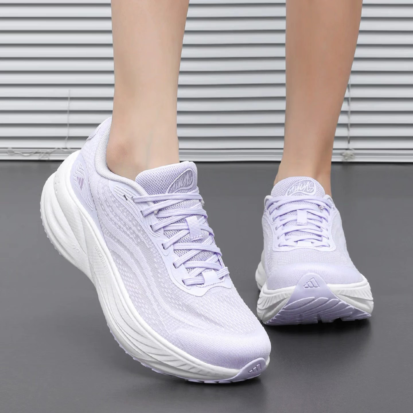 Adidas阿迪达斯女鞋户外跑步休闲2026新款网面透气软弹厚底运动鞋