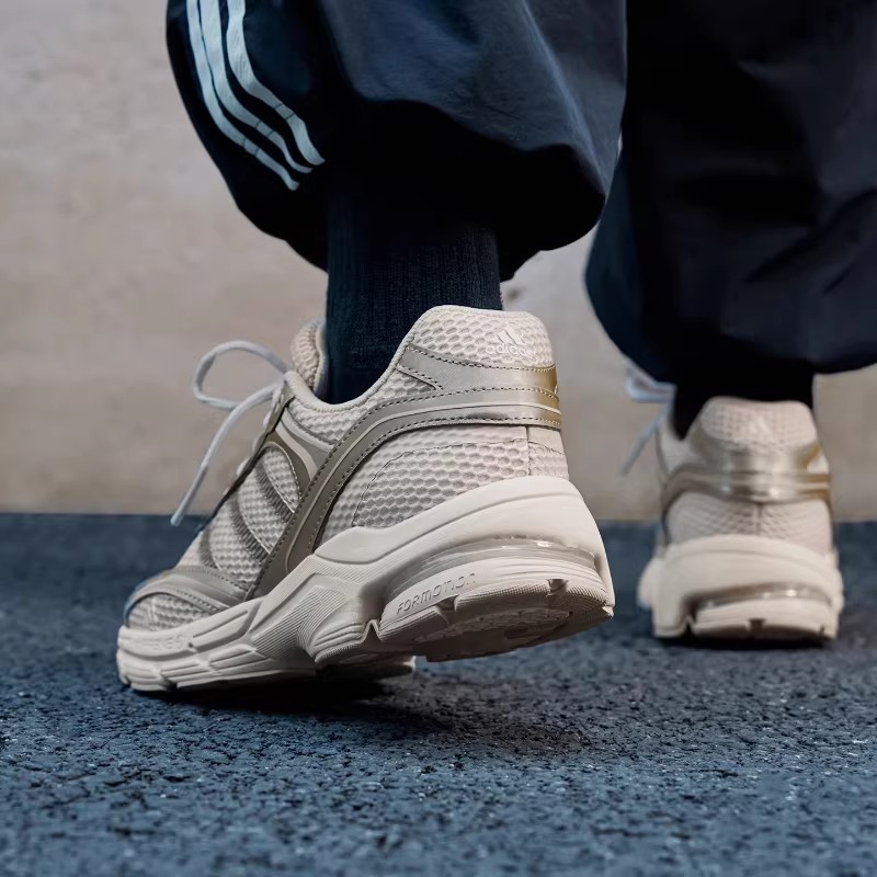 adidas减震时尚高颜值运动休闲鞋