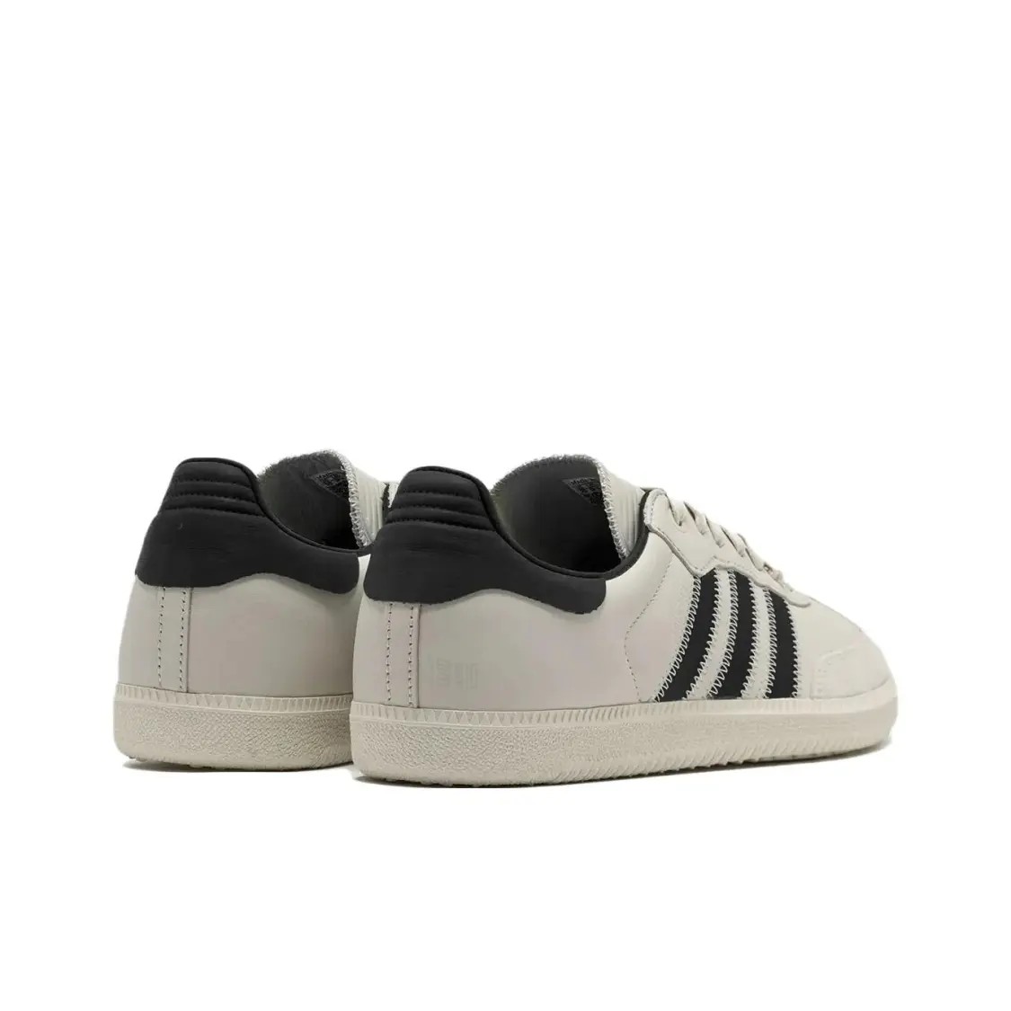 Adidas百搭耐磨运动时尚休闲板鞋