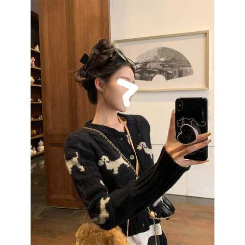 减龄时尚圆领撞色小狗提花毛衣女