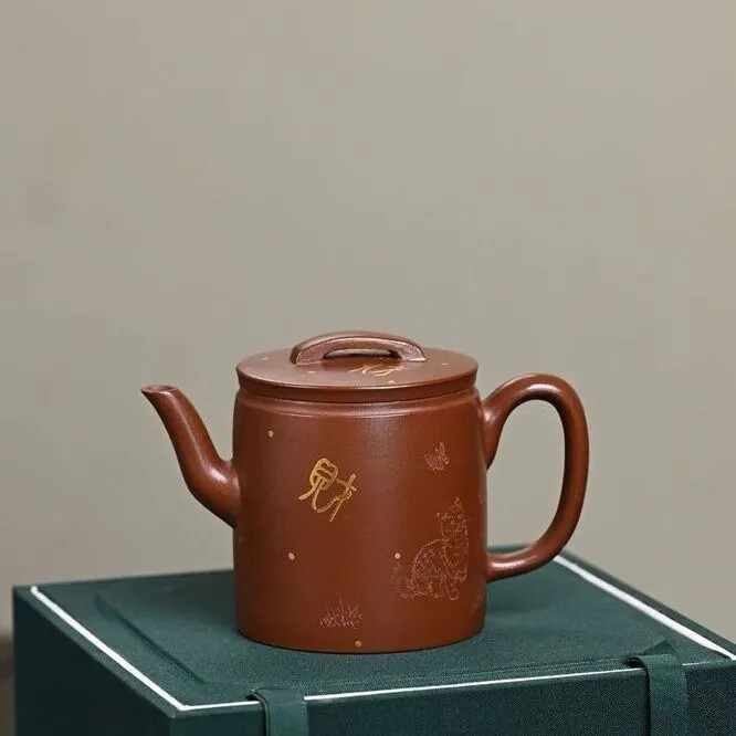 宜兴原矿老紫泥手工汉瓦直壶